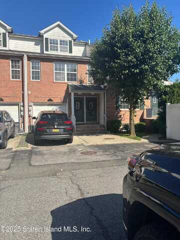 7 Sierra Court, Staten Island, NY 10314