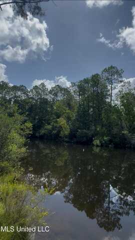 7150 420 Road, Kiln, MS 39556