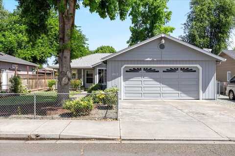 1012 Peachwood Court, Medford, OR 97501