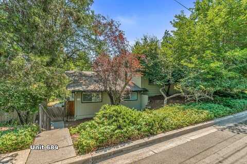 682 Chestnut Street, Ashland, OR 97520