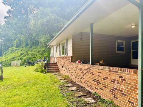 717 Front St, Richlands, VA 24641