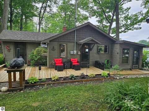 4737 Lakeside Boulevard, Hale, MI 48739