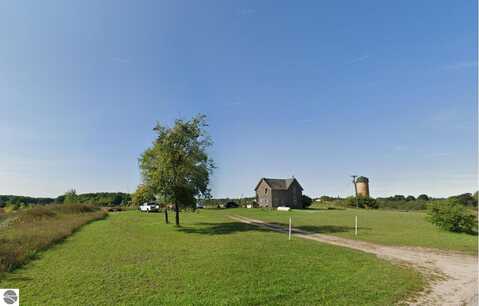 2402 E Sparling Road, Kingsley, MI 49649