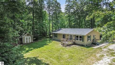 1055 S Bringold Avenue, Lake, MI 48632