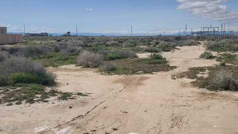 92 Ste Vic Ave E-2, Lancaster, CA 93535