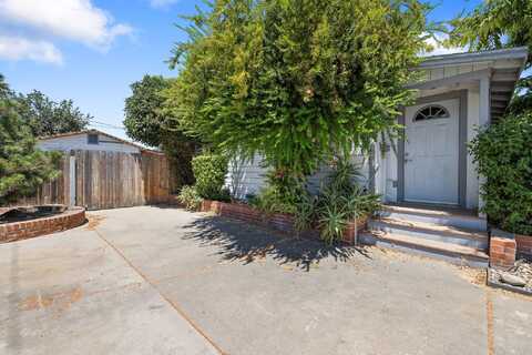 208 W Paradise Avenue, Visalia, CA 93277