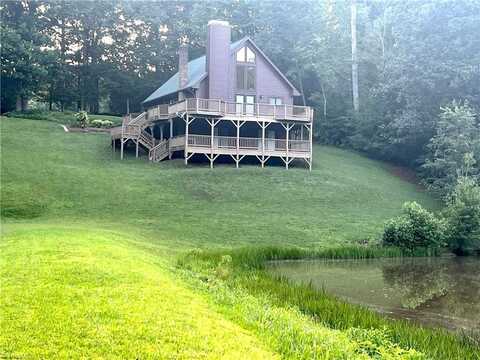 6517 Blazingwood Drive, Pfafftown, NC 27040