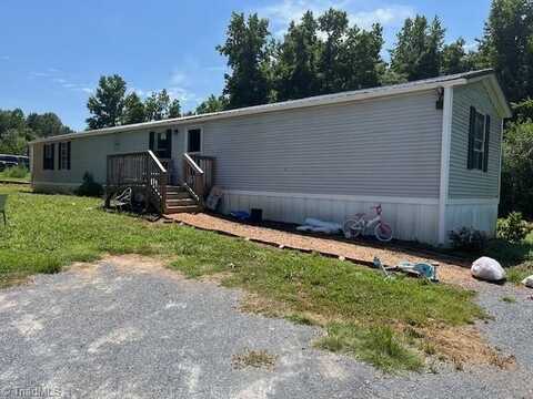 6656 Clyde King Road, Seagrove, NC 27341