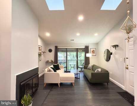 11 POILLON COURT, LAWRENCE TOWNSHIP, NJ 08648