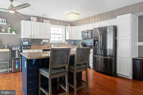 225 CADLE AVENUE, EDGEWATER, MD 21037