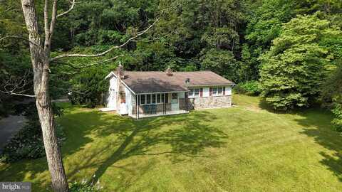 25 LEANIN OAK DRIVE, REEDSVILLE, PA 17084