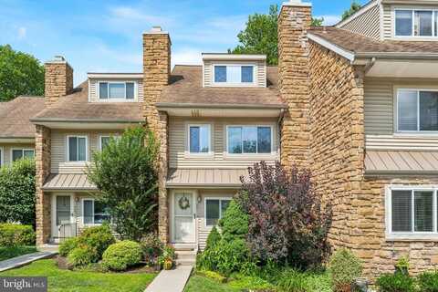 221 CARRIAGE COURT, CHESTERBROOK, PA 19087