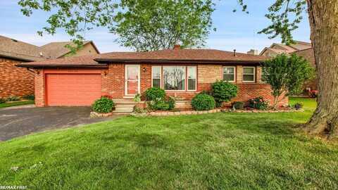 38156 Huron Pointe, Harrison, MI 48045