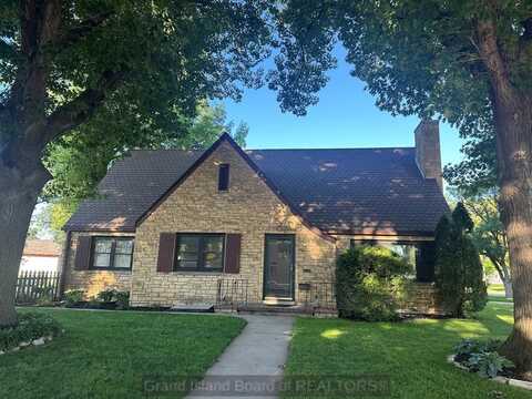 2003 W Louise St, Grand Island, NE 68803