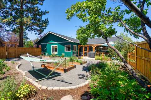 61178 Brookhollow Drive, Bend, OR 97702
