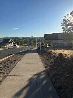 1052 SE Greenleaf Lane, Madras, OR 97741