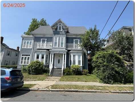 13 Portland St, Lynn, MA 01902