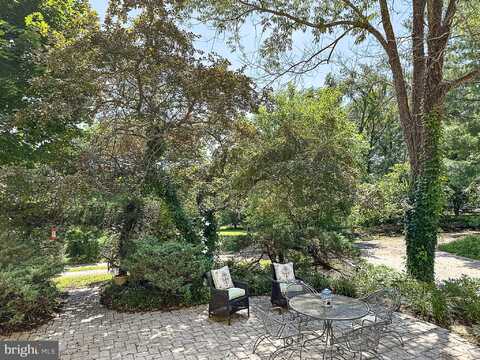 19 E LOUDOUN STREET, ROUND HILL, VA 20141