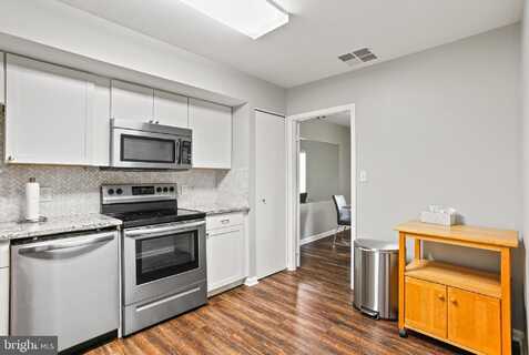 4 CANDLEMAKER COURT, BALTIMORE, MD 21208