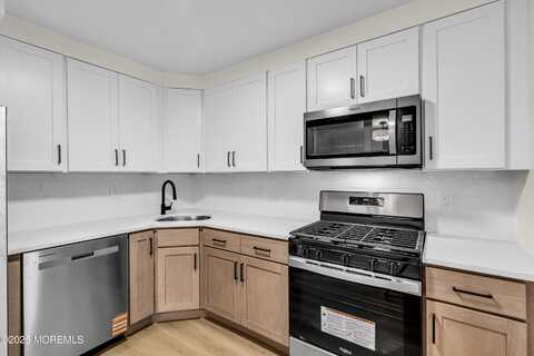 104 Dundee Court, Aberdeen, NJ 07747