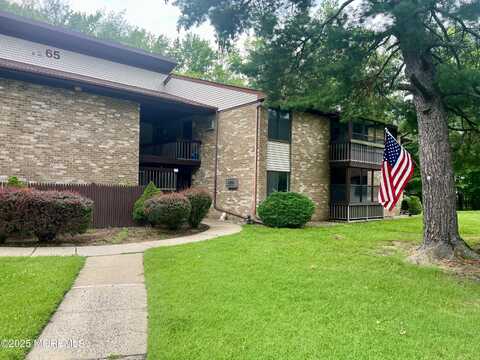 65 Overlook Way, Manalapan, NJ 07726