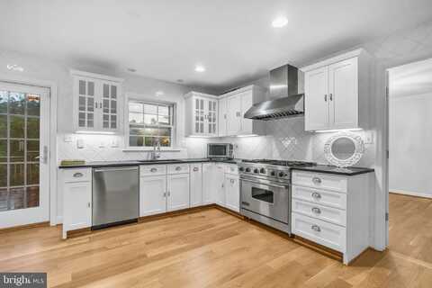 1218 KENSINGTON ROAD, MCLEAN, VA 22101
