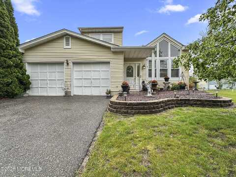 9 Sami Drive, Howell, NJ 07731