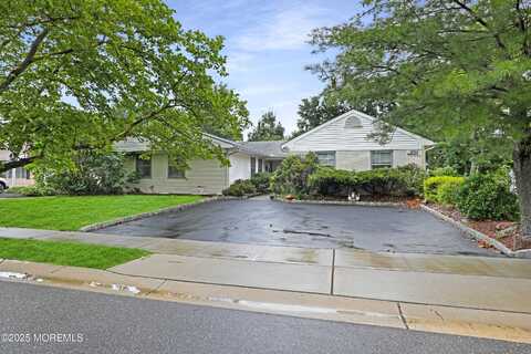 4 Dawn Way, Aberdeen, NJ 07747