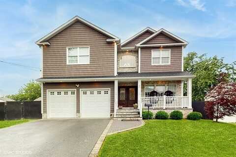 60 E Minerva Road, Lindenhurst, NY 11757