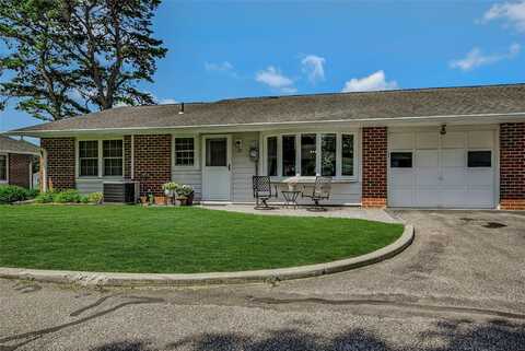 2 Guilford Court, Ridge, NY 11961