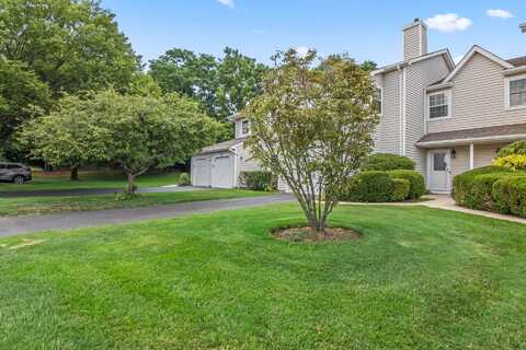 34 Thomas Lane, East Setauket, NY 11733