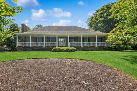 4 Springview Court, East Patchogue, NY 11772
