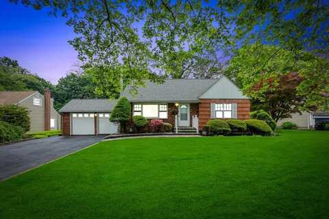 16 Corlett Place, Huntington Station, NY 11746