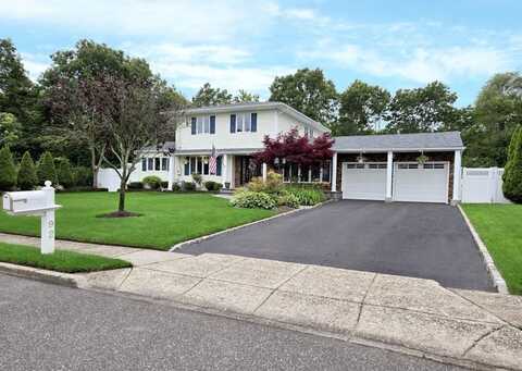 92 Chatham Drive, Oakdale, NY 11769