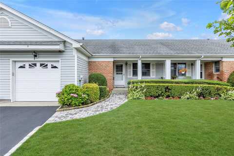 5 Primrose Lane, North Babylon, NY 11703