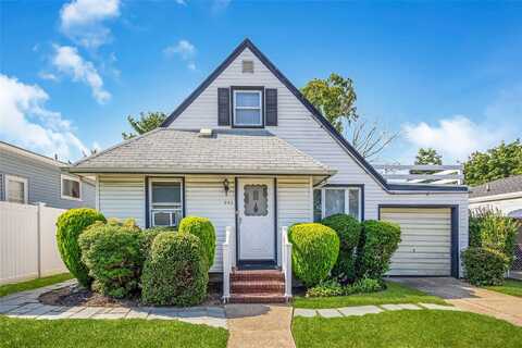 245 E Seaman Avenue, Freeport, NY 11520