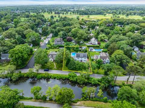 285 Lakeview Avenue W, Brightwaters, NY 11718