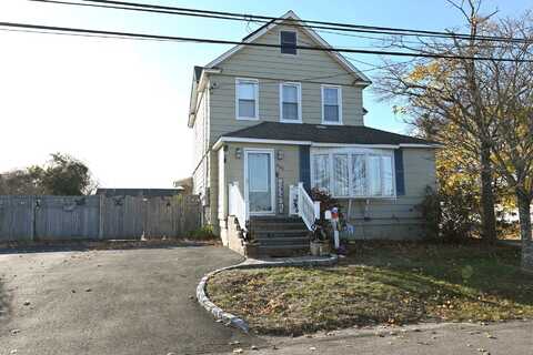 651 Madison Avenue, Lindenhurst, NY 11757
