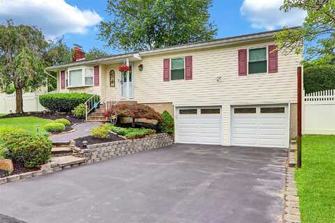 50 Brentwood Avenue, Farmingville, NY 11738