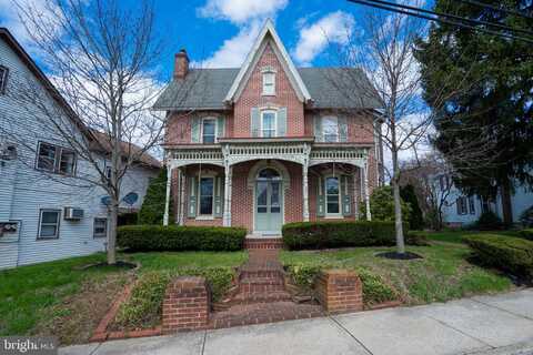 221 FRANKLIN STREET, ALBURTIS, PA 18011