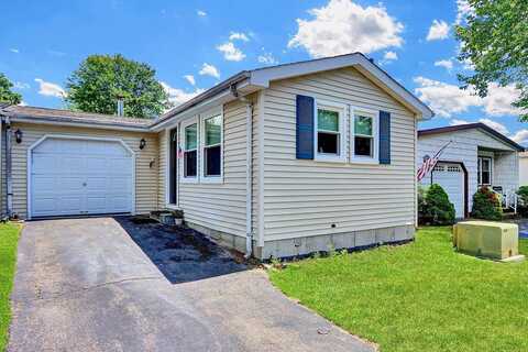 164 Village Circ W, Manorville, NY 11949