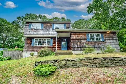 10 Valentine Road, Shoreham, NY 11786