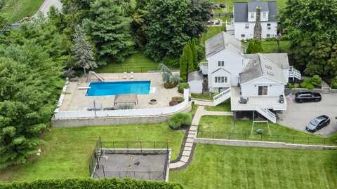 14 Gleneida Boulevard, Mahopac, NY 10541