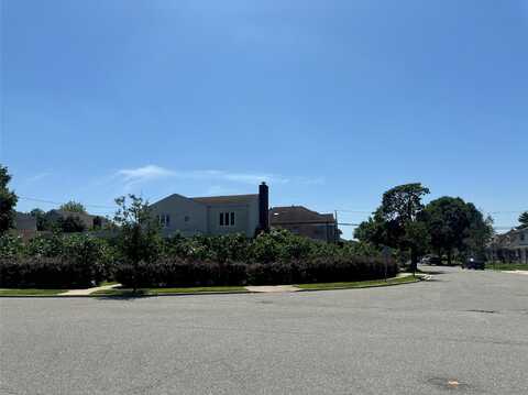 382 Hillside Drive S, New Hyde Park, NY 11040