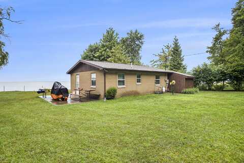 1466 Lake Shore Drive, Fennville, MI 49408