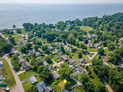 7902 Lake Breeze Drive, Monroe, MI 48161