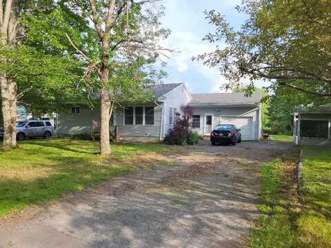 173 County Road, Milford, ME 04461
