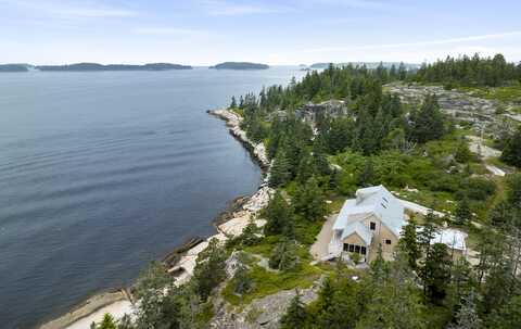 86 City Point Road, Vinalhaven, ME 04863