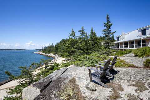 86 City Point Road, Vinalhaven, ME 04863