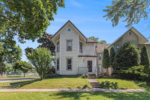 449 4th Street, Manistee, MI 49660